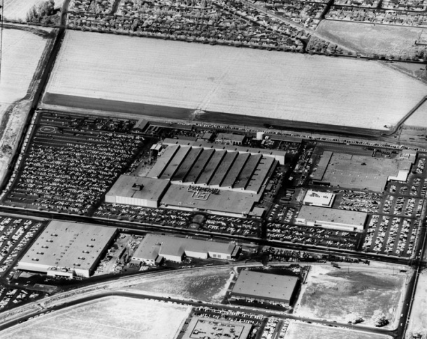 1960 aerial view looking west onto Rocketdyne Missile Division, Canoga Avenue.