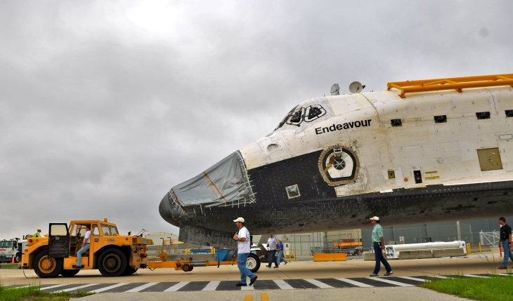 Discovery And Endeavour Space Shuttles Move Locations At Kennedy Space Ctr