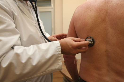Doctors Seek Higher Fees From Health Insurers