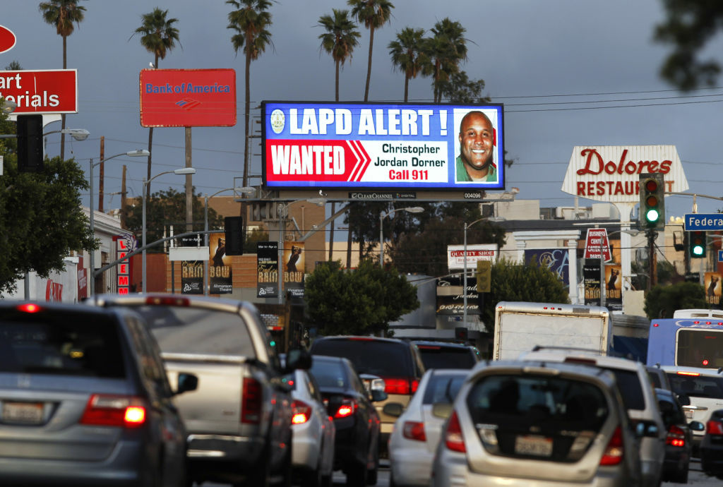 Plan to line LAX traffic loop with digital signs up for