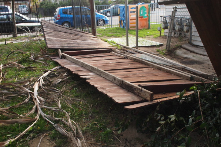 downed fence la winds
