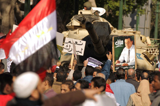 Supporters of Egyptian President Hosni Mubarak (picture) rally to show their allegiance for the embattled leader in Cairo on February 2, 2011.