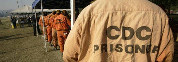 Inmates from surrounding prisons line up after working to contain a wildfire in Simi Valley, CA 30 September 2005.