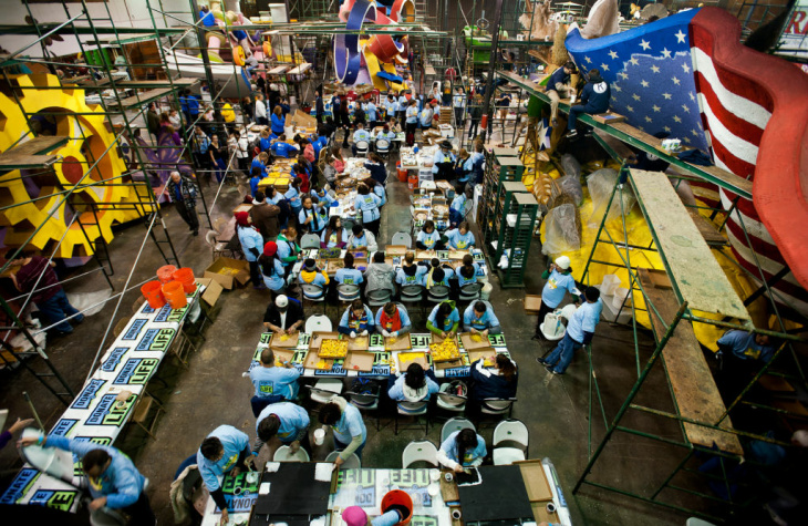 Rose Parade Float Prep - 11