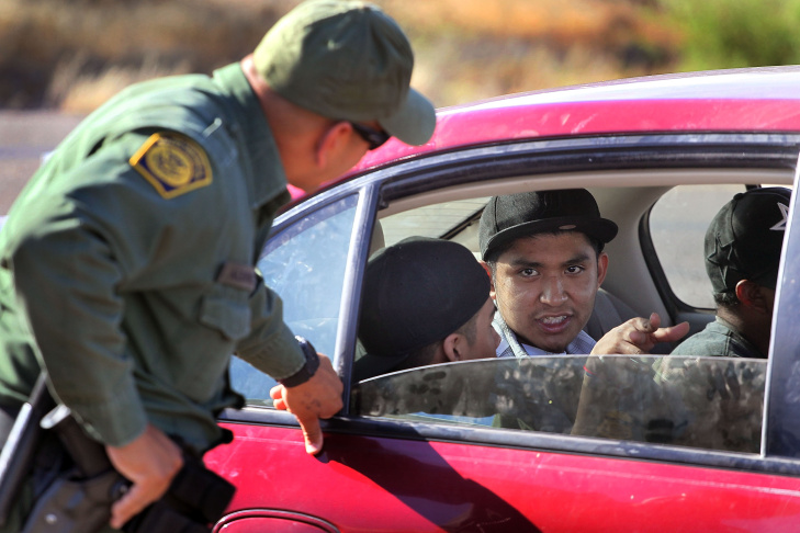 Border Agents Struggle To Keep Immigrants From Illegally Crossing AZ Border