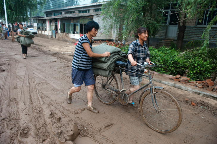 Residents make their way home with donat