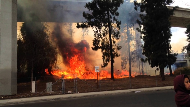 Grass Fire on the East Side of the 405 Freeway at the 118W Interchange