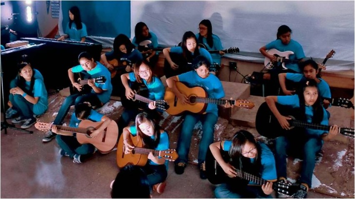 Students play guitars