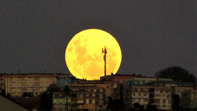 A 2011 supermoon as seen from Vina del Mar, Chile. Viewing the supermoon against the horizon creates an optical illusion, making the moon seem bigger than it is.