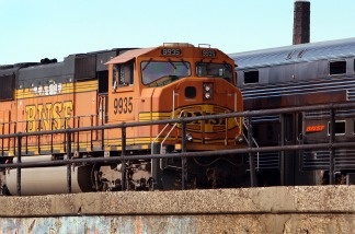 Burlington Northern Reports Higher Earnings