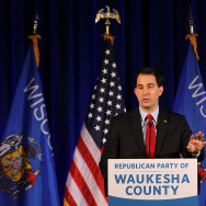 Republican Presidential Candidate Mitt Romney Campaigns In Wisconsin