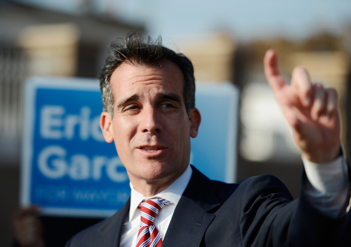 Front Runners In Mayoral Race Campaign One Day Before Primary