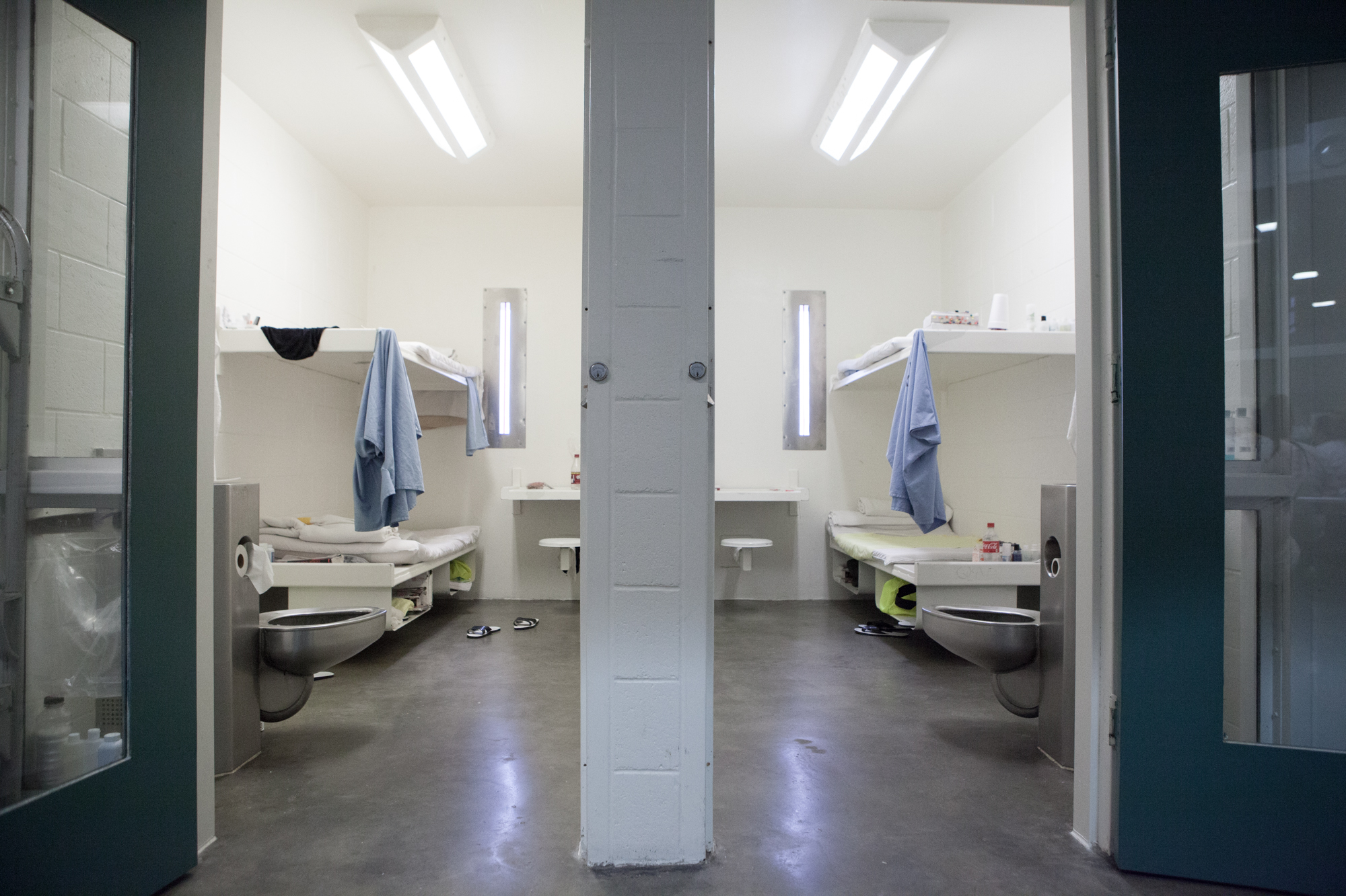 LA jail overcrowding: Is Miami a model for getting the mentally ill out of  jails? | LAist, image size:2000x1333