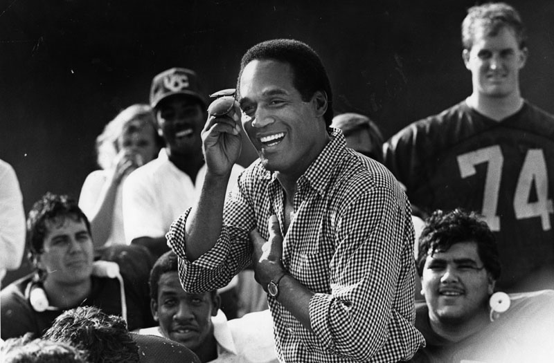 O. J. Simpson talks to Trojan football players about desire, dedication and talent. Photo dated: September 16, 1987. O. J. Simpson talks to Trojan football players about desire, dedication and talent. Photo dated: September 16, 1987.