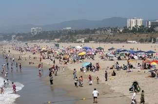 The Dodge Rock 'n' Roll 1/2 Marathon brings color to Santa Monica Beach on September 4, 2011 in Santa Monica, California.