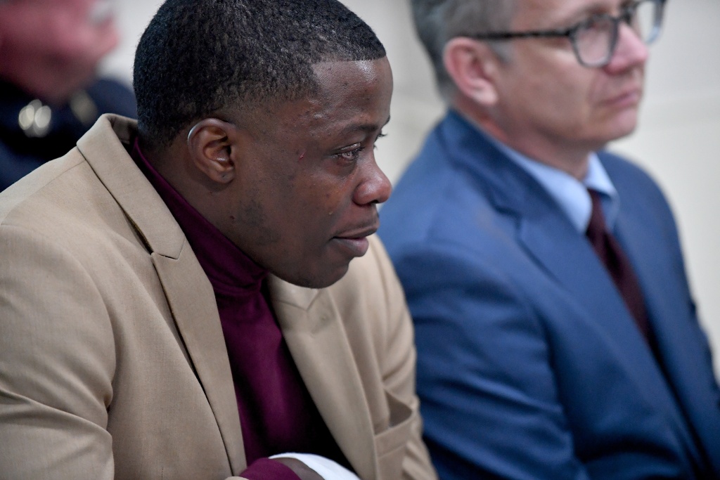 Four Killed, Two Wounded In Shooting At Nashville Area Waffle House Waffle House patron James Shaw, Jr., who wrestled the AR-15 away from the gunman, discusses the shooting at a Waffle House in Nashville, Tennessee on April 22, 2018.