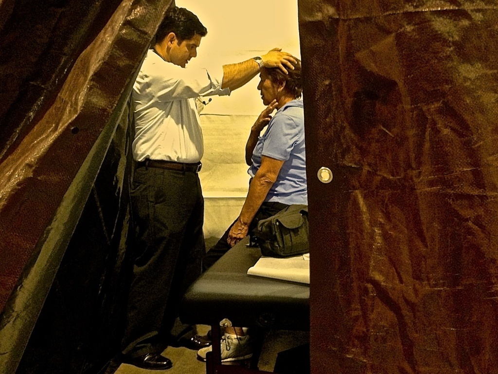 Ruiz 1 Rep. Raul Ruiz examines patient Mary Hernandez at a free medical clinic in Indio. It's the first time he's practiced medicine since going to Washington.