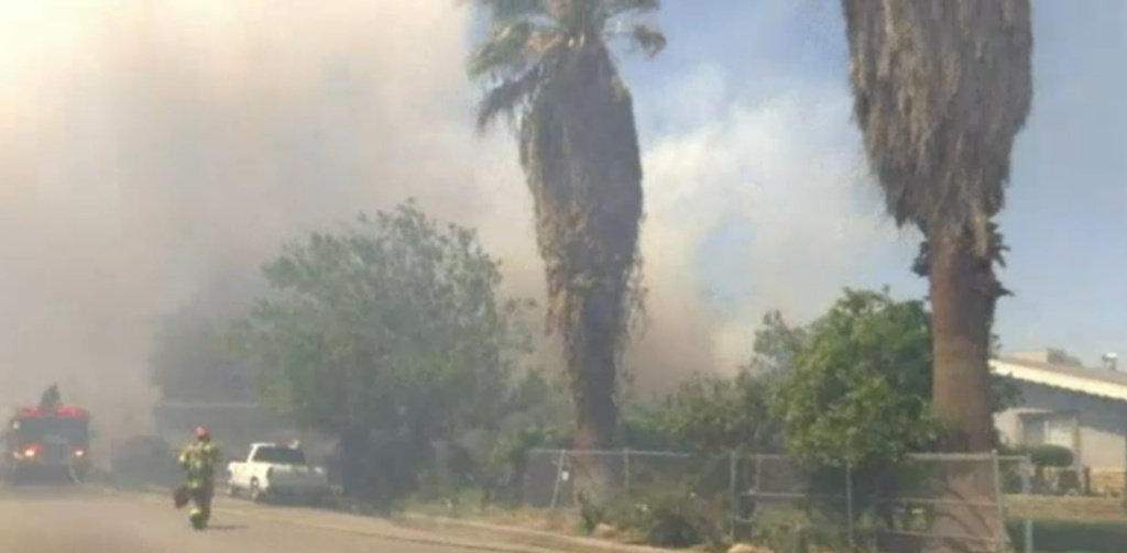 Updated Jurupa Valley fire destroys home, damages 4 others 89.3 KPCC