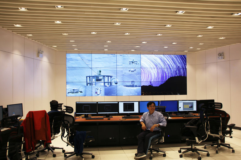 2387587-kuhn-305-edit_custom-0dff00942cf1a647f551a24f4f246c523a1002b5-s800-c85.jpg Lead scientist Zhu Ming sits in the telescope's control center. Clusters of supercomputers process millions of gigabytes of data each day, representing the radio traffic of the universe that is picked up by the telescope.