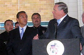 Councilman Greig Smith at a press conference and signing ceremony with Mayor Villaraigosa, LAPD Chief Beck, Councilmembers Perry and LaBonge for Smith's motion to loan funds to pay for jail staff.