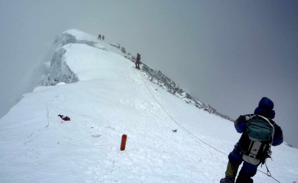 (FILES) In this photograph taken on May In this photograph taken on May 19, 2009, unidentified mountaineers descend from the summit of Everest. Four climbers have been killed returning from the summit of Mount Everest, tour agents and officials said on May 21, 2012, bringing the season's death toll to six on the world's highest peak.
