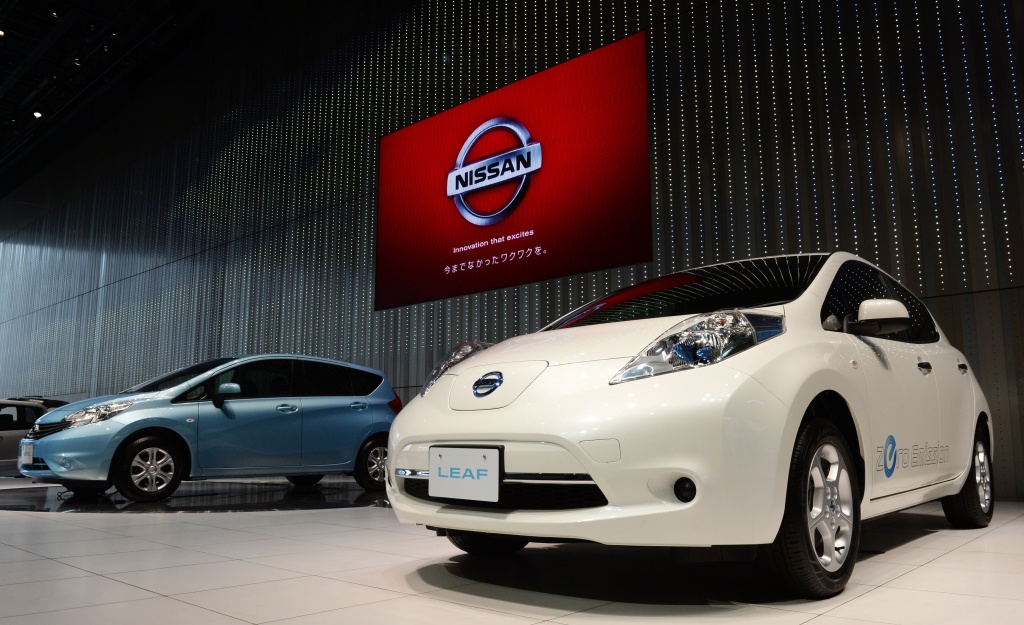 JAPAN-AUTO-COMPANY-NISSAN-EARNINGS Nissan Motors' Zero Emission electric vehicle 'Leaf' (R) and five-door hatchback 'Note' are on display at the showroom of its headquarters in Yokohama, south of Tokyo on May 10, 2013. Nissan said its annual net profit came in nearly flat from a year earlier, a result that stood in stark contrast to rivals Toyota and Honda which have booked soaring profits.
