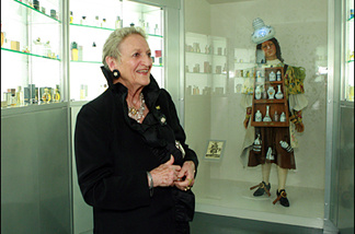 Mercer 7427 Annette Green in her perfume museum at FIDM in LA. The dummy in the case is an old French perfume salesman. Nice hat.