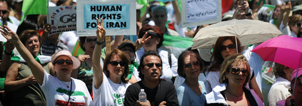 File photo of Iranians demonstrating against the result of the recent Iranian presidential elections, outside the Federal Building in Los Angeles on June 28, 2009.