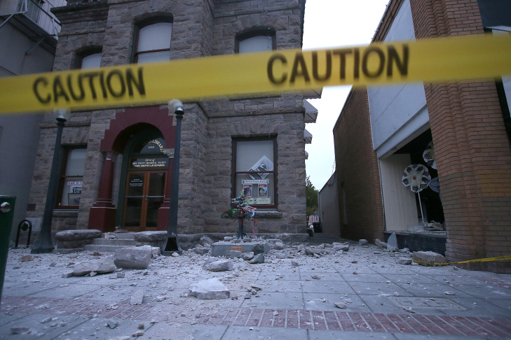 NAPA, CA - AUGUST 24:  Structural damage is visible at the Napa post office following a reported 6.0 earthquake on August 24, 2014 in Napa, California.  A 6.0 earthquake rocked the San Francisco Bay Area shortly after 3:00 am on Sunday morning causing damage to buildings and sending at least 70 people to a hospital with non-life threatening injuries.  (Photo by Justin Sullivan/Getty Images)