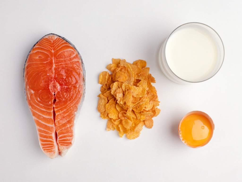 A serving of salmon contains about 600 IUs of vitamin D, researchers say, and a cup of fortified milk around 100. Cereals and juices are sometimes fortified, too. Check the labels, researchers say, and aim for 600 IUs daily, or 800 if you're older than 70. A serving of salmon contains about 600 IUs of vitamin D, researchers say, and a cup of fortified milk around 100. Cereals and juices are sometimes fortified, too. Check the labels, researchers say, and aim for 600 IUs daily, or 800 if you're older than 70.