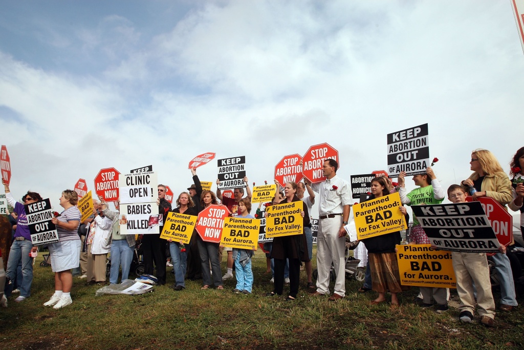 Planned Parenthood Clinic Will Open After Court Battle Protestors gather for the opening of a Planned Parenthood clinic October 2, 2007 in Aurora, Illinois. The clinic, reported to be the largest Planned Parenthood clinic in the country, was scheduled to open last month but the opening was held up until today by last minute legal challenges.