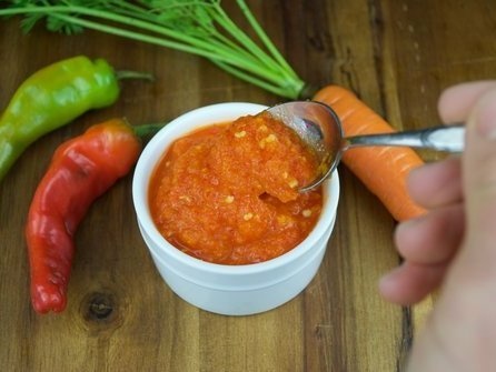 Seedsheets are recipe-focused. For example, the one for hot sauce includes seeds for cayenne peppers, red carrots, Napoli carrot and purple bunching onions.
Seedsheets are recipe-focused. For example, the one for hot sauce includes seeds for cayenne peppers, red carrots, Napoli carrot and purple bunching onions.