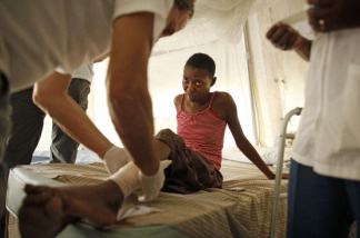 Mercer 9520 Orthopedic surgeon Dr. Alvise Pasquini redresses Patricia Faucault's leg wound in a tent just outside the new Doctors Without Borders hospital March 1, 2010 in Sarthe, Haiti.