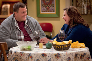 Mike (Billy Gardell) and Molly (Melissa McCarthy) meet at Overeaters Anonymous in the CBS comedy Mike & Molly.