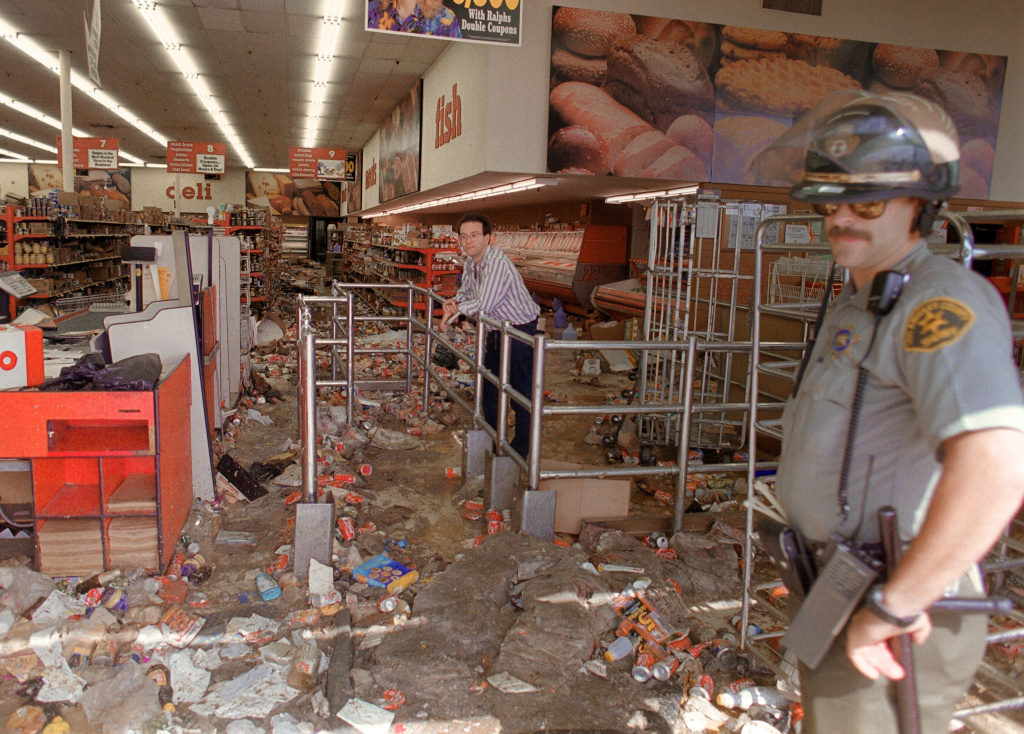 A store owner and a Los Angeles Police Department A store owner and a Los Angeles Police Department (LAPD) officer look at the damage caused by looters, 30 April 1992, in Los Angeles. Riots broke out in Los Angeles, 29 April 1992, after a jury acquitted four police officers accused of beating a black youth, Rodney King, in 1991, hours after the verdict was announced.