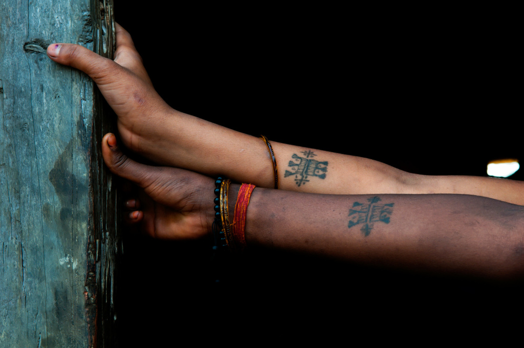 Instagram photographer These tattoos are a sign that the girls are married.