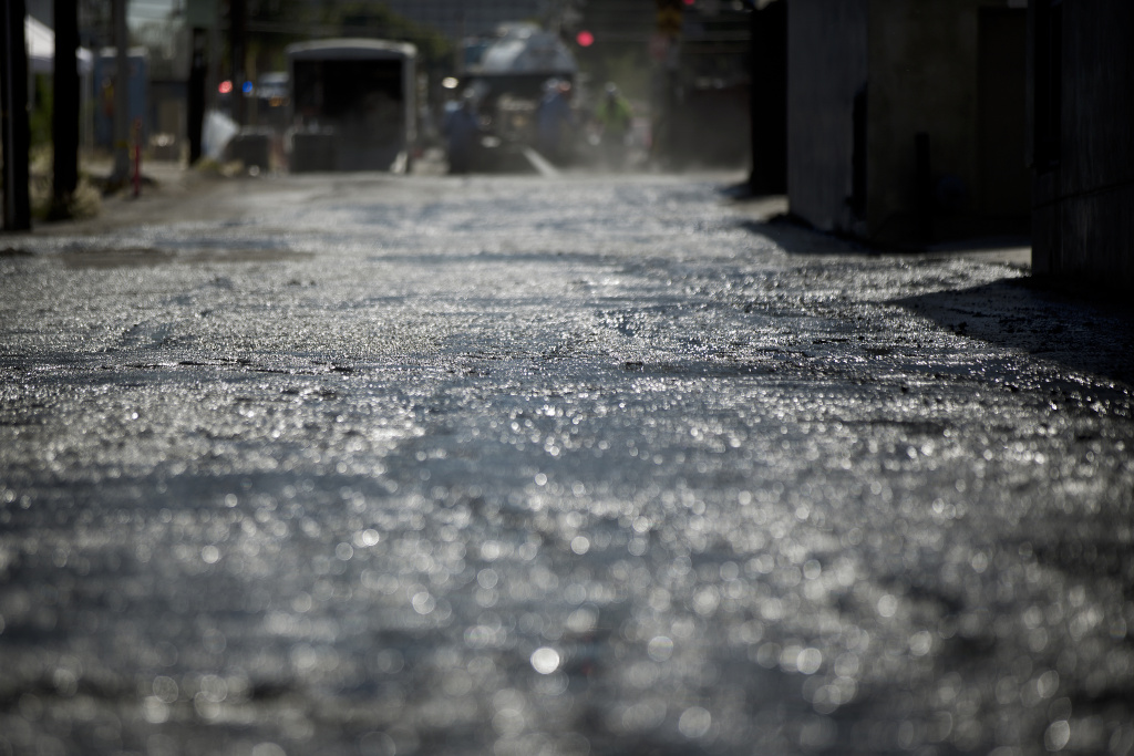 Slideshow 10,000 gallons of oil spill on Los Angeles streets 89.3 KPCC