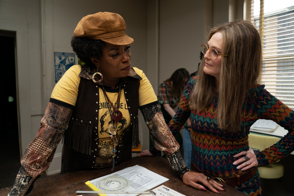 Lorraine Toussaint and Julianne Moore in Lorraine Toussaint and Julianne Moore in