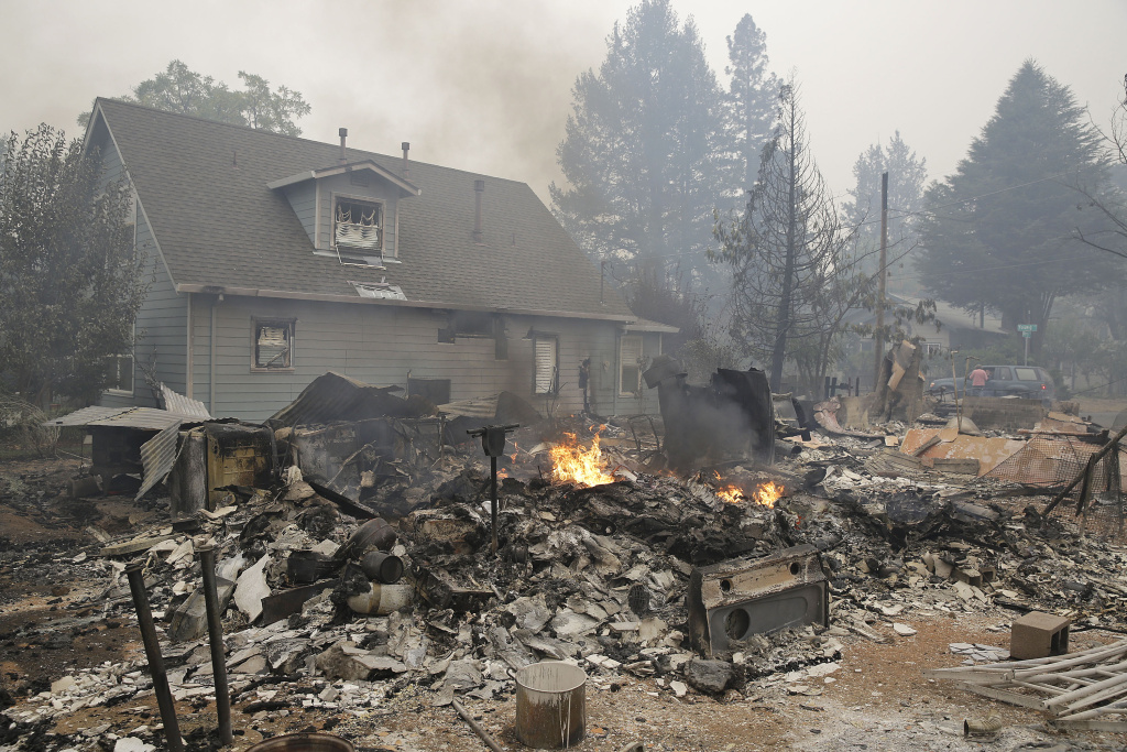 Slideshow Valley Fire destroys at least 100 homes