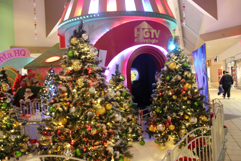 HGTV'S Santa HQ attraction stands in the Lakewood Center mall. HGTV'S Santa HQ attraction stands in the Lakewood Center mall.