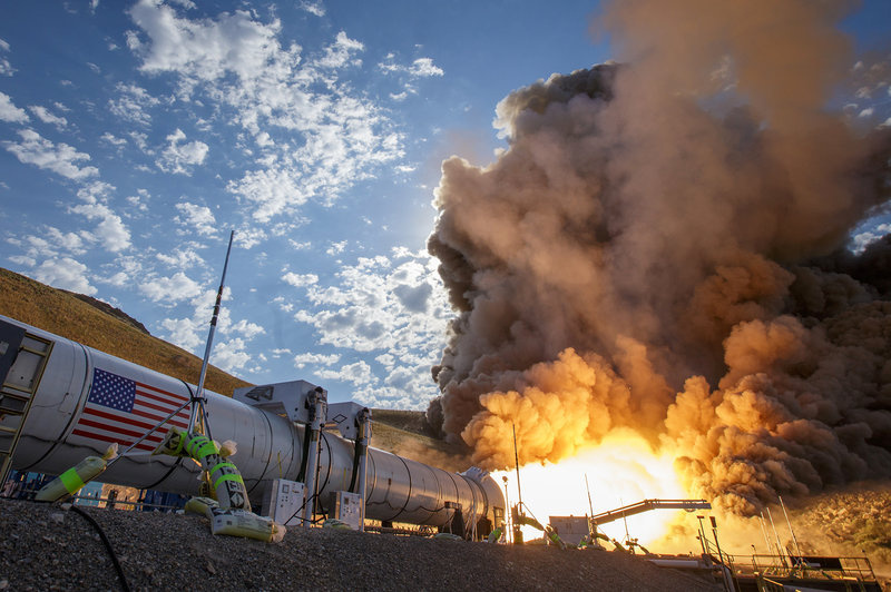 rocket-explosion_custom-6f909ade23e8e595c6a2067bf1122e6d16b72f60-s800-c85.jpg NASA is building a giant rocket it hopes can carry astronauts into deep space. Planetary scientists could also use it to send unmanned probes to the outer solar system.