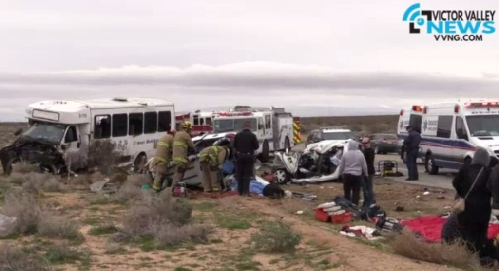 1 dead, dozens injured after buscar crash in San Bernardino County