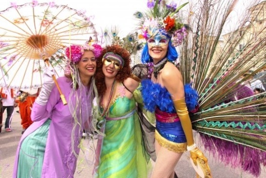 VenicePaparazzi-221-12-552x368.jpg?resize=546%2C365 Mardi Gras participants in Venice Beach.