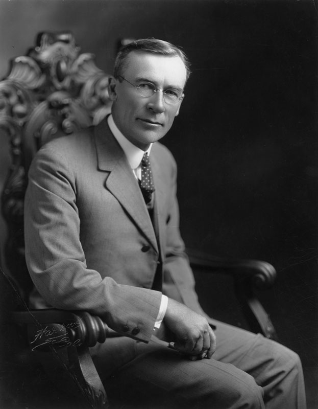 George Edward Cryer, Mayor of Los Angeles Portrait of George Edward Cryer, Mayor of Los Angeles from 1921-1929. Under Cryer, a former police officer, the present city hall and library, the Coliseum and Olympic Auditorium were erected. The population had reached one million, and passenger service and airmail routes opened between Los Angeles and New York.