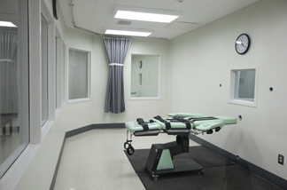 Mercer 10635 In this photo taken Tuesday Sept. 21, 2010, the death chamber of the new lethal injection facility at San Quentin State Prison.