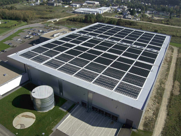 Mercer 20725 A Solyndra solar rooftoop installation.