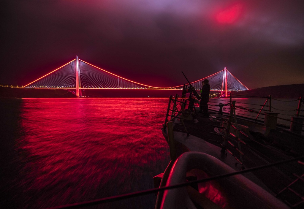 Bosphorus Strait U.S. Navy Sonar Technician Surface 3rd Class Seth Chopper Nikki Benak and Sonar Technician Surface Surface 3rd Class Antony Bey man a .50 caliber machine gun aboard the Arleigh Burke-class guided-missile destroyer USS Carney (DDG 64) as the ship transits the Bosphorus Straits, Feb, 17, 2018.