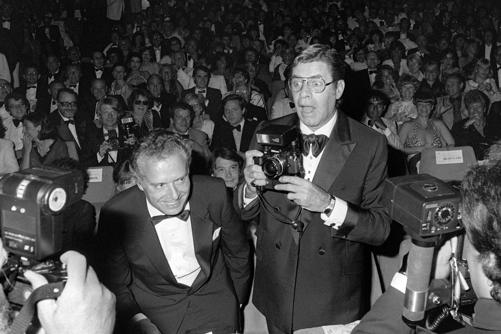 CINEMA-FESTIVAL-CANNES-JERRY LEWIS US actor Jerry Lewis jokes with photographers on May 26, 1982 during the 35th International Movie Festival in Cannes.