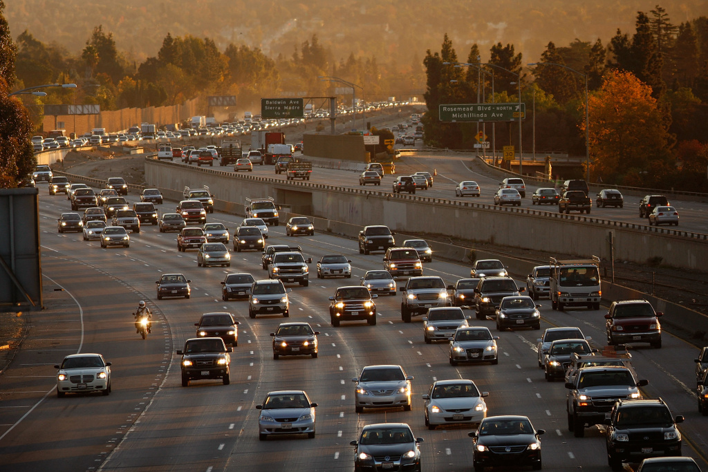 A monthlong freeway closure in Pasadena begins 89.3 KPCC