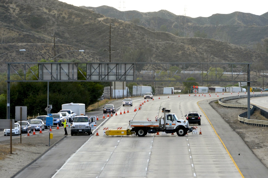 DRIVERS TRAPPED ON I-5 FOR WINDOWS DOWNLOAD